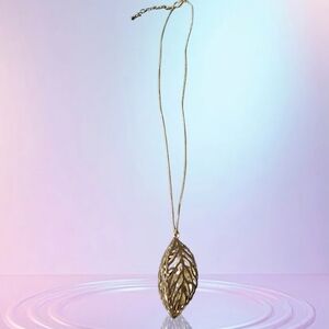 Elegant Silver Leaf Pendant Necklace